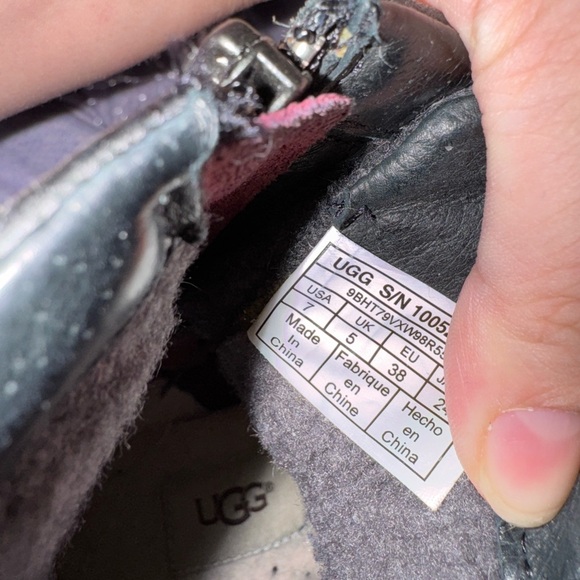 Lightly loved - UGG Black and Gray Waterproof Boots - Picture 2 of 6